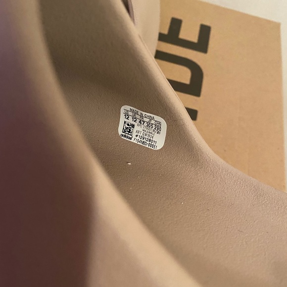 YEEZY SLIDES 'PURE' Brand new - Picture 3 of 4